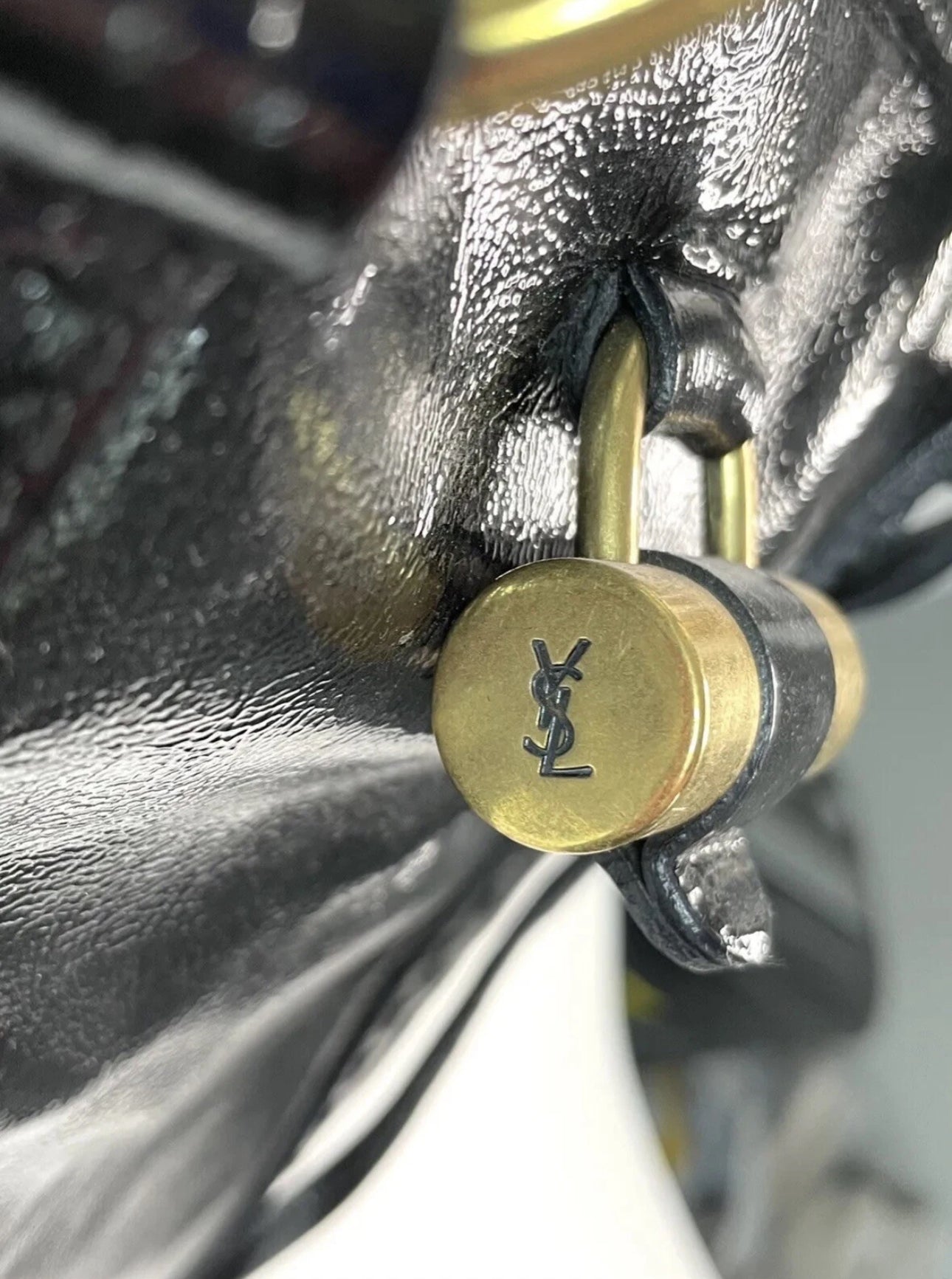 YSL Muse Large -vinyl black leather ￼