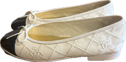 Chanel CC Quilted Ballet Flats - Cream/ Black EU 36 1/2