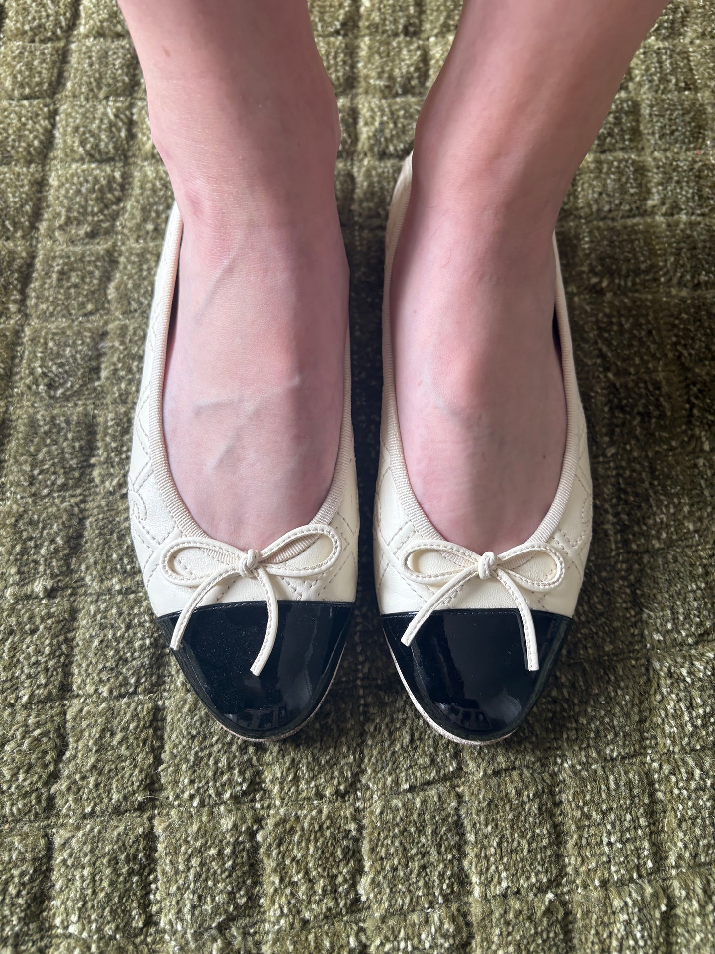 Chanel CC Quilted Ballet Flats - Cream/ Black EU 36 1/2
